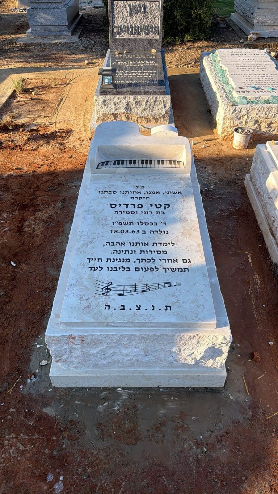מצבה אומנותית בעבודת יד - עבודה 10