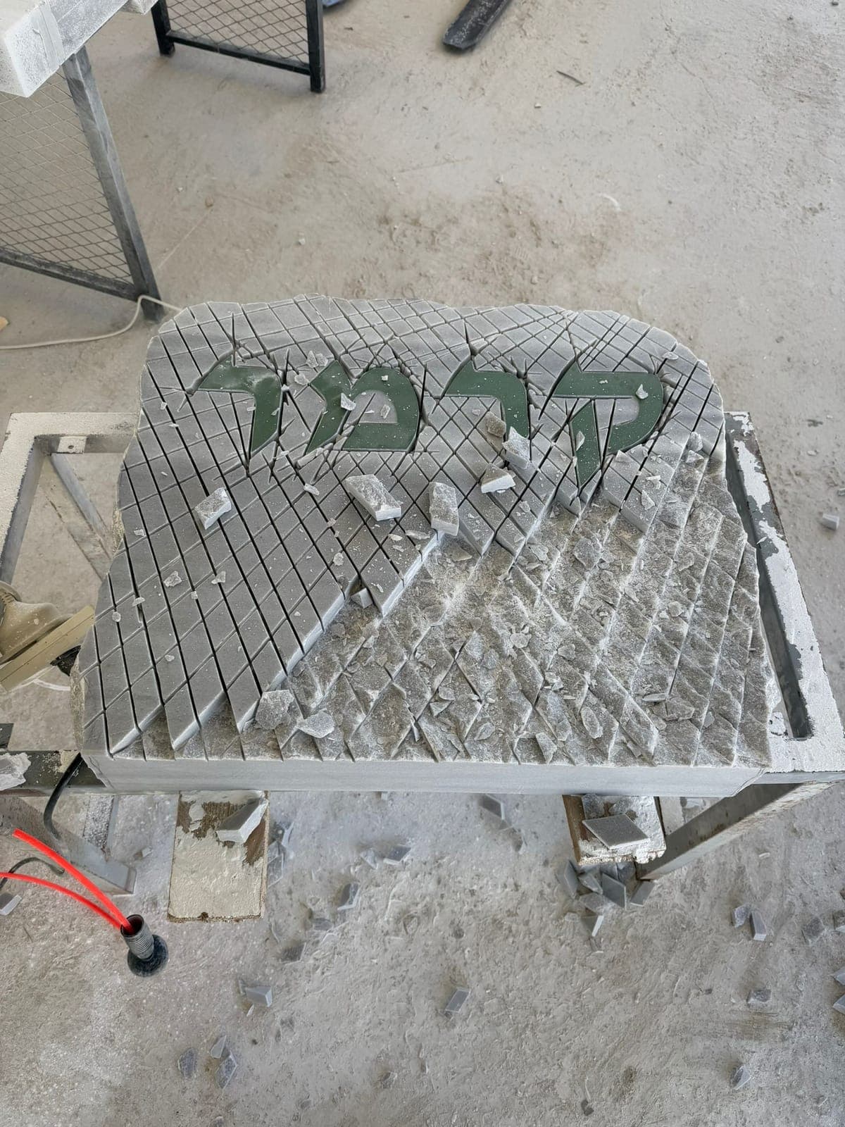 מצבה אומנותית בעבודת יד - עבודה 18