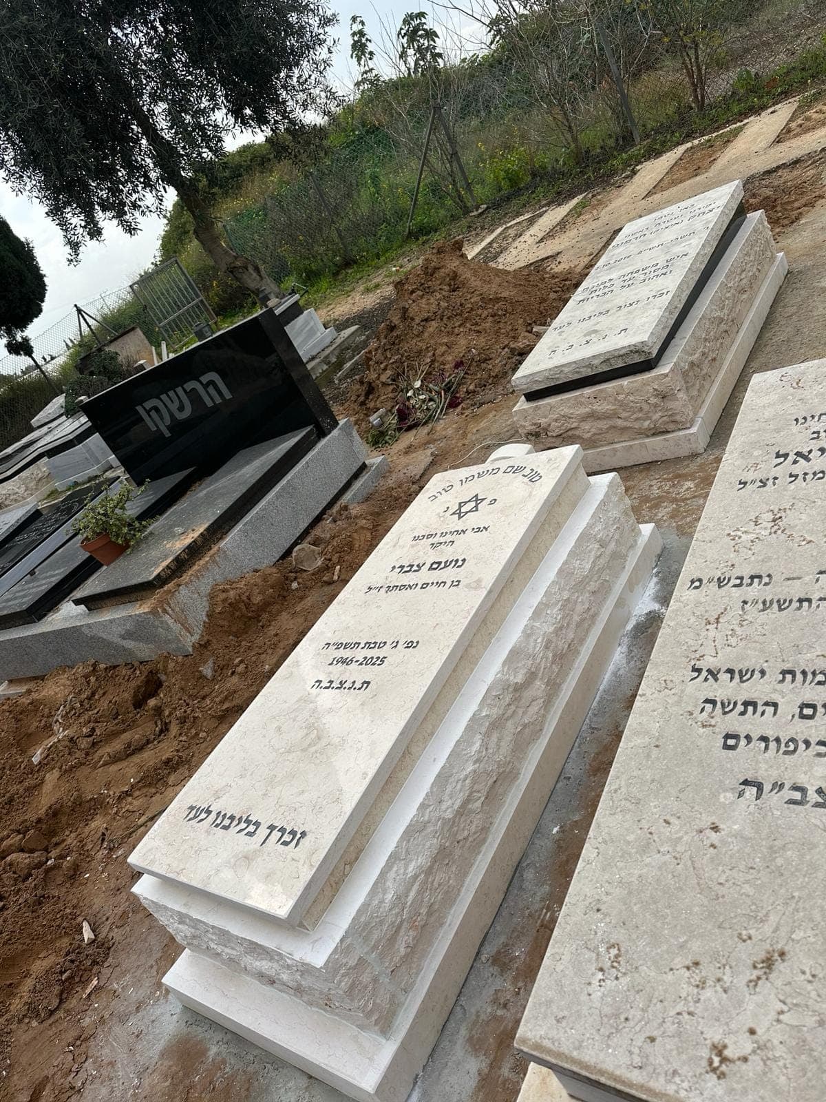 מצבת שיש חברון מסורתית - עבודה 11
