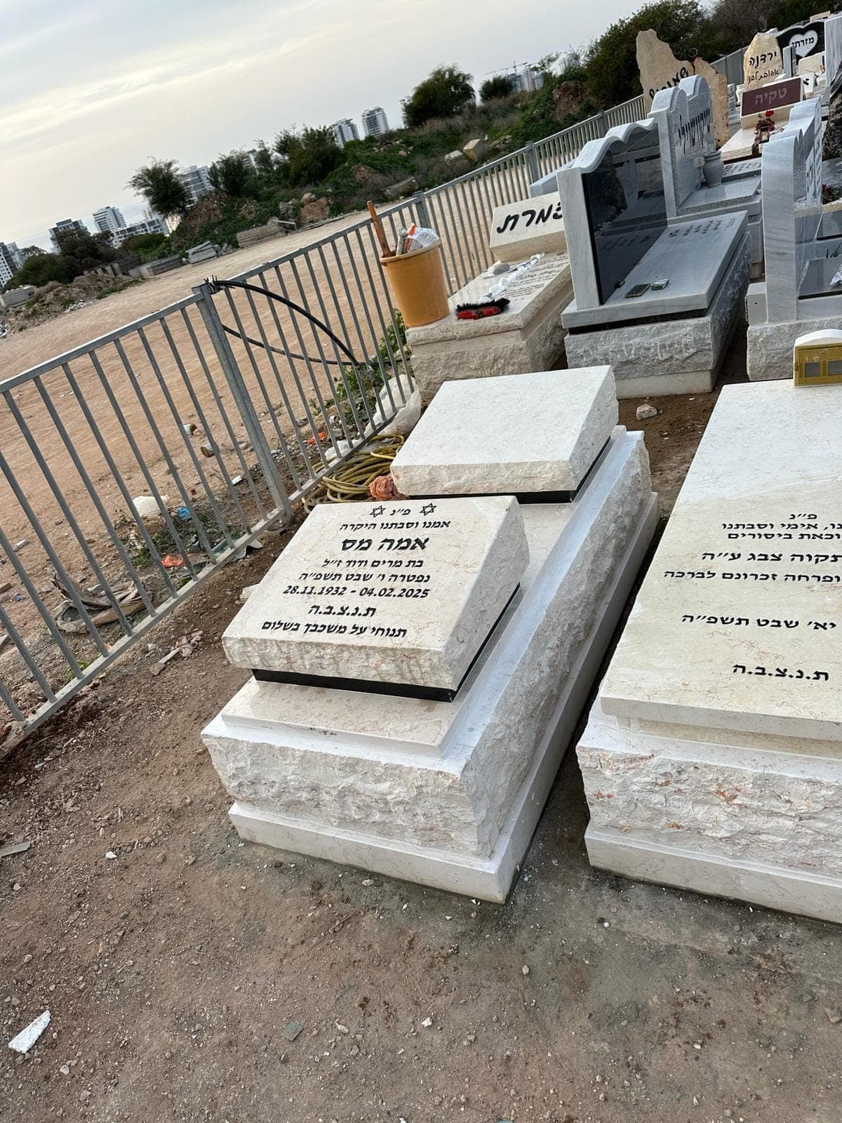 מצבת שיש חברון מסורתית - עבודה 16