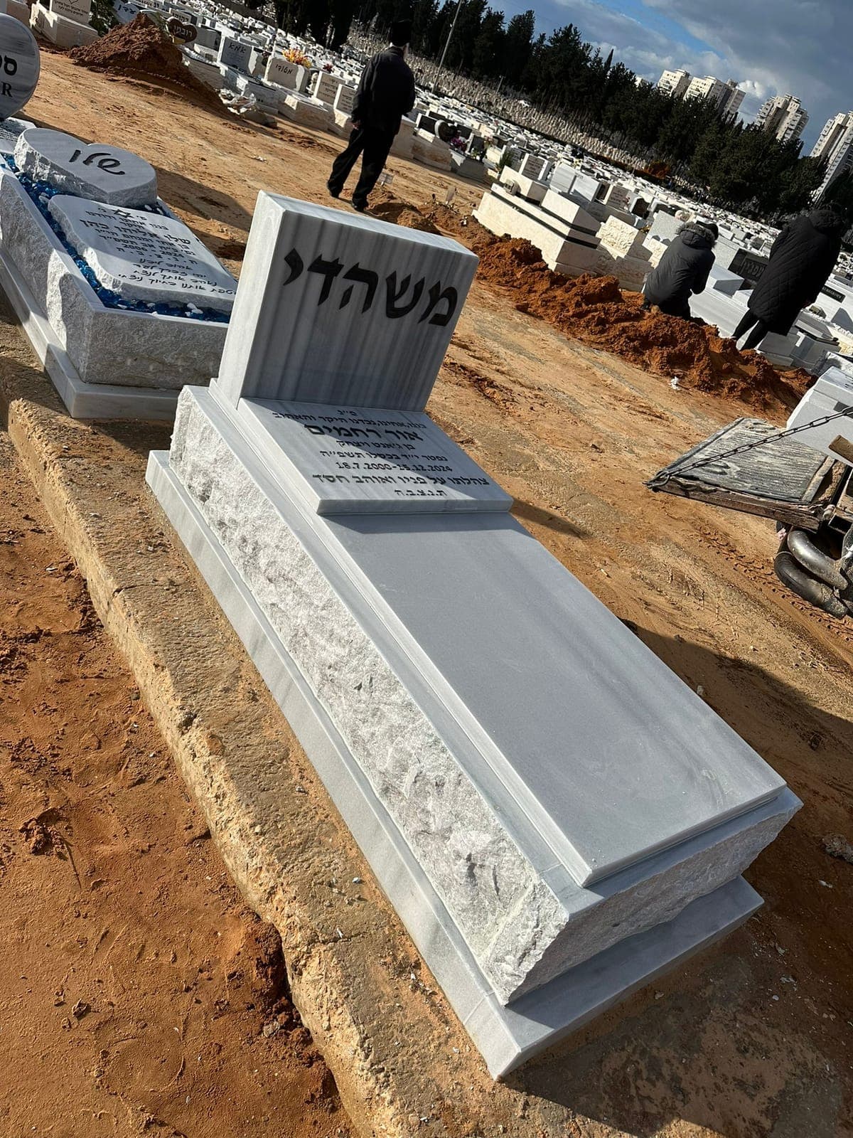 מצבת שיש טורקי לבן ובהיר - עבודה 8