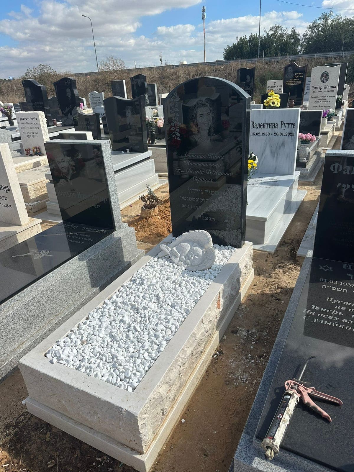 מצבת גרניט שחור מלוטש - עבודה 8