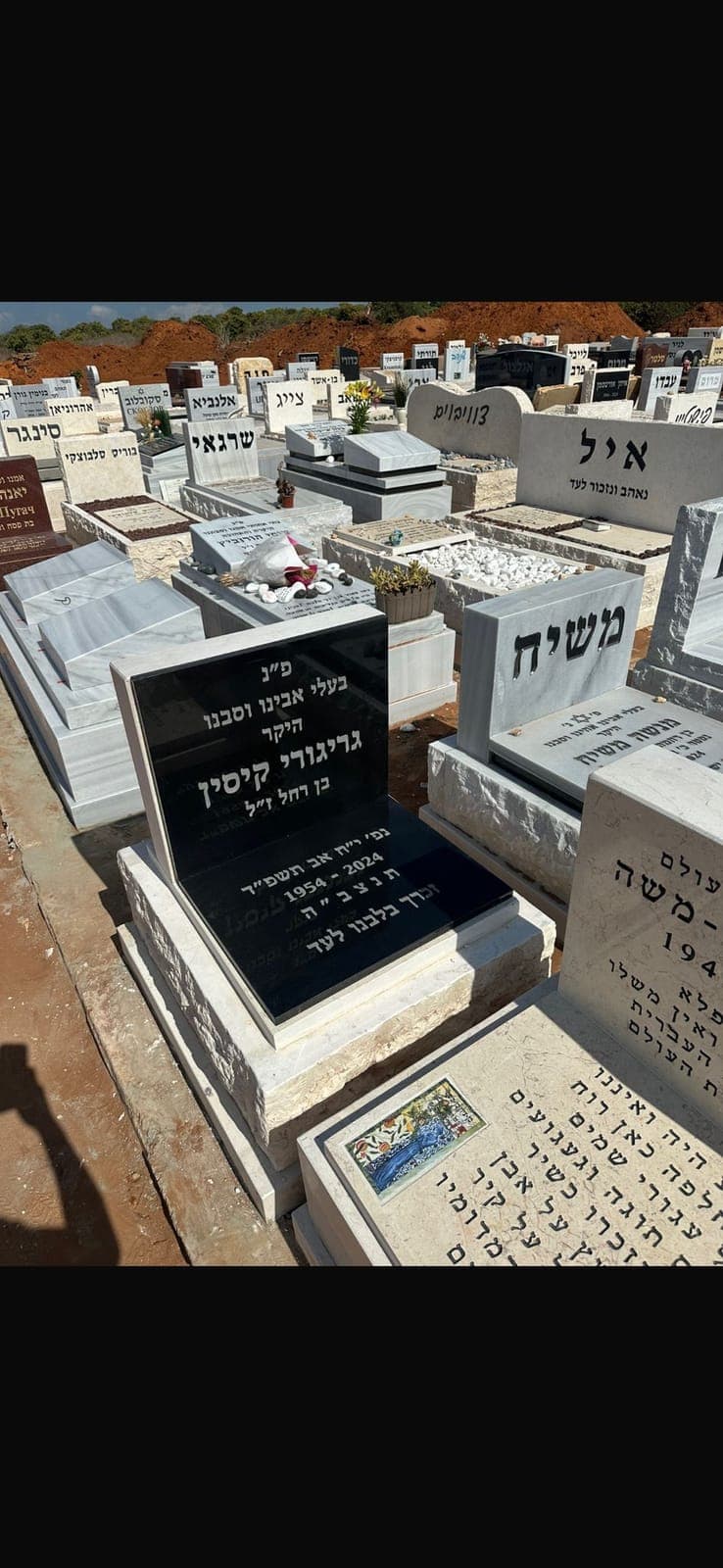 חצי מצבה בעבודת יד - עבודה 11