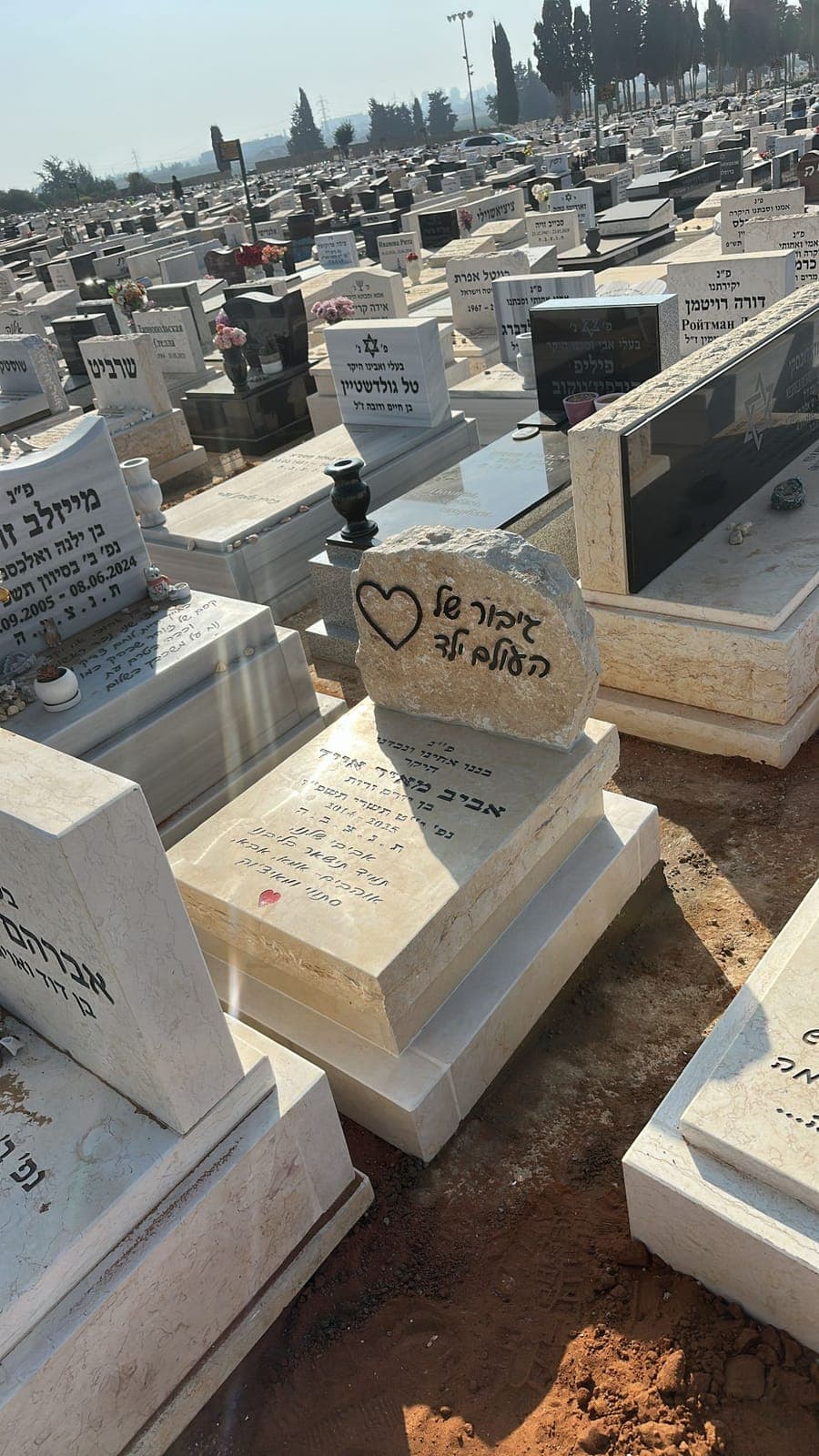 מצבת סלע טבעי בעבודת יד - עבודה 19